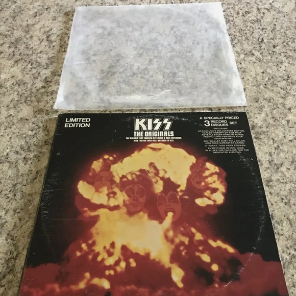 Kiss Limited Edition Gatefold Originals Album - Picture 1 of 12